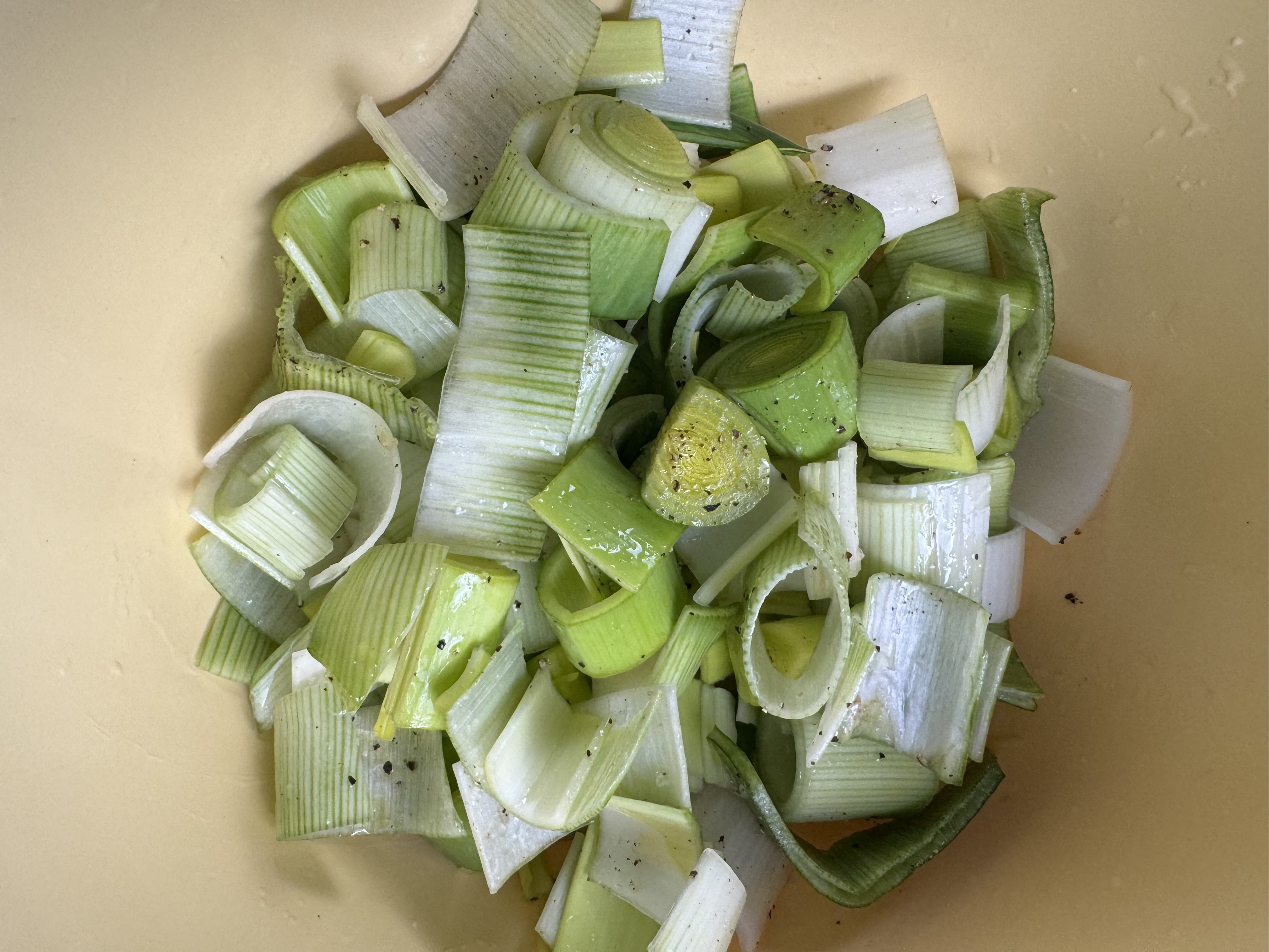 seasoned leeks in bowl