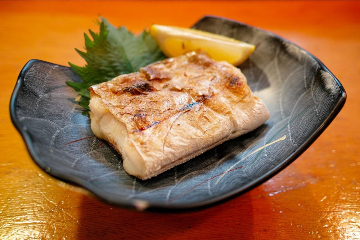 Japanese fish plated photo thanks to takedahrs